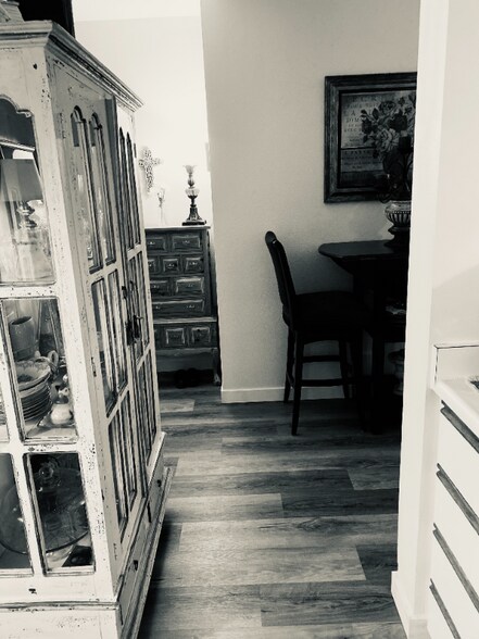 Building Photo - 334 Wells Ave S