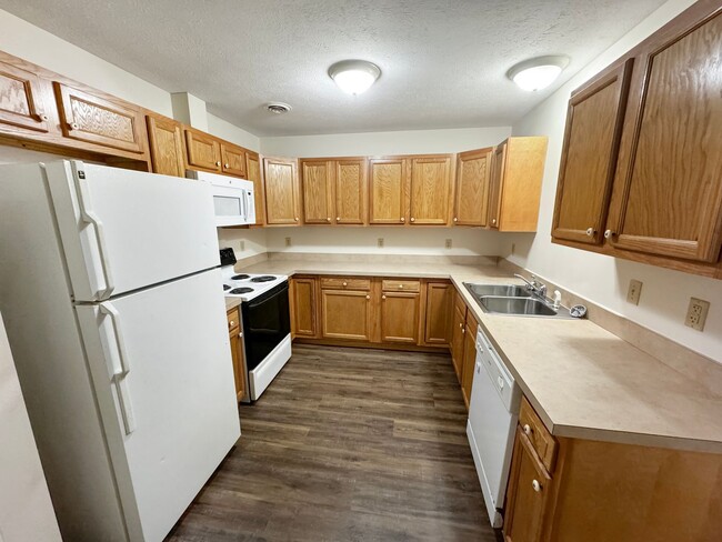 Primary Photo - 253-257 Main Street