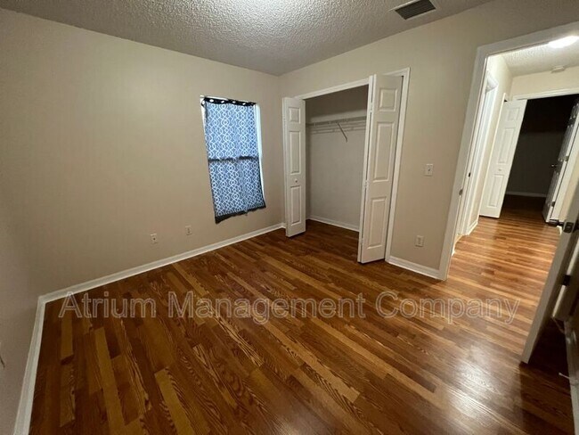 Building Photo - 3037 Bonkirk Dr