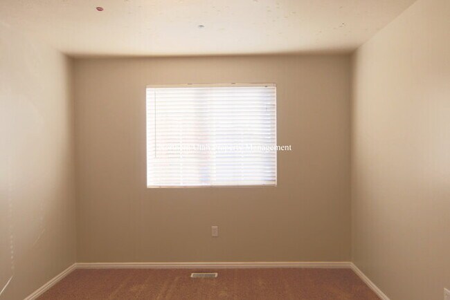 Building Photo - Amazing South Ogden Home with Everything!