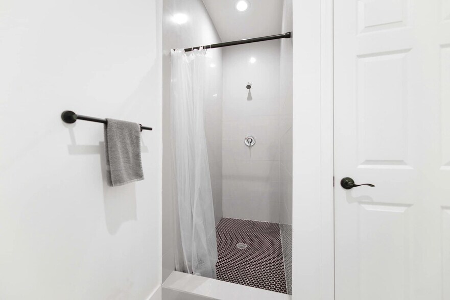 Building Photo - 1175 NW 26th St