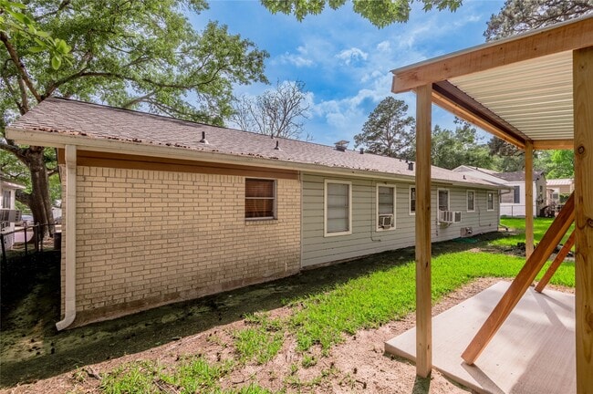 Building Photo - 1412 22nd St