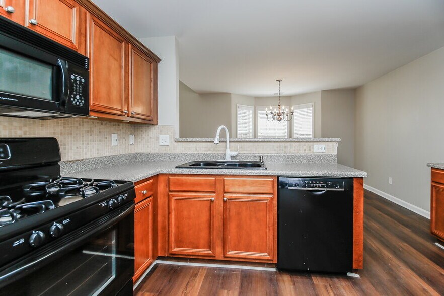 Building Photo - 137 Highland Falls Dr