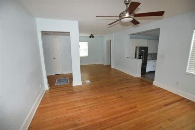 Building Photo - 2212 Hoffner Ave