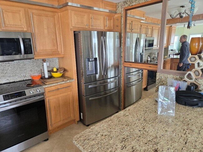 Building Photo - 3550 Galt Ocean Dr