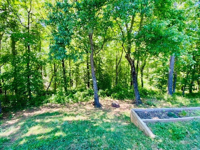 Building Photo - 938 S Mossy Rock Rd