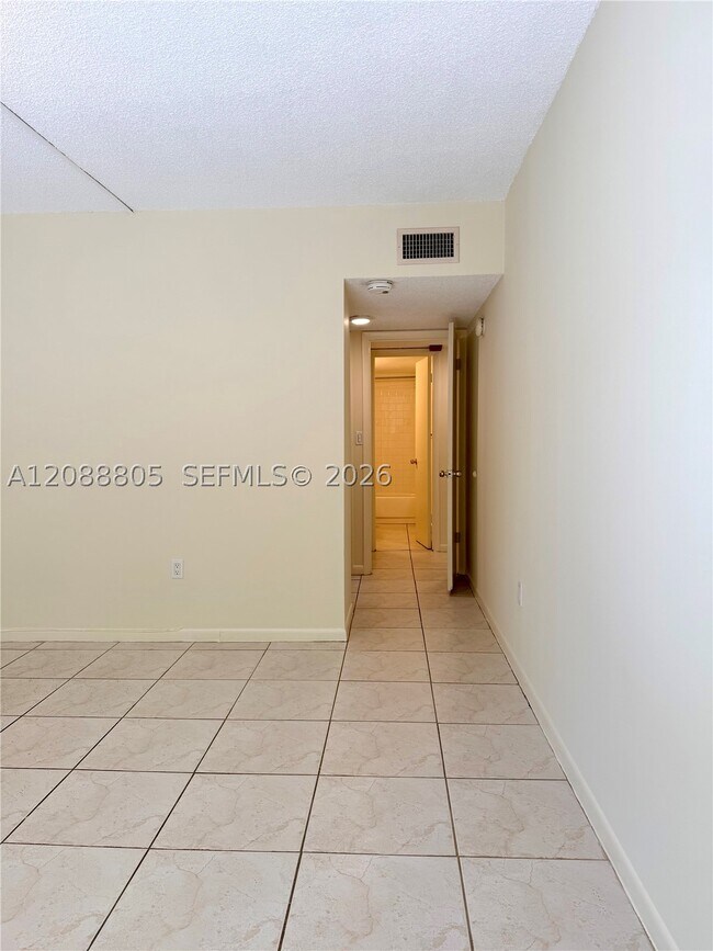 Building Photo - 1655 NE 115th St