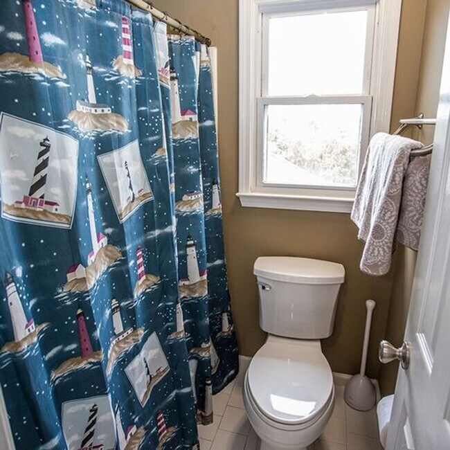 Building Photo - STUNNING!!! Four Bedroom two and a half bath home with a view!