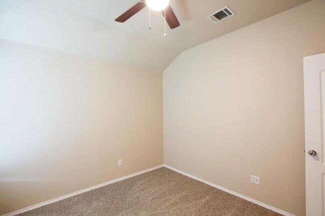 Building Photo - 709 Alder Dr