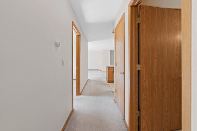 Building Photo - 308-308 Golf View Rd