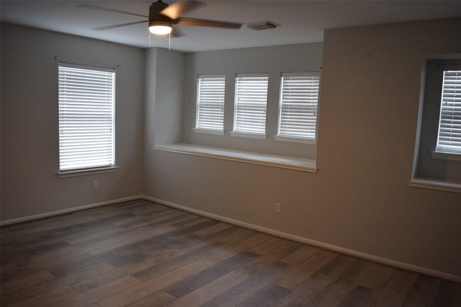 Building Photo - 15510 Liberty Bluff Dr