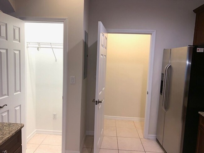 Building Photo - Condo for rent