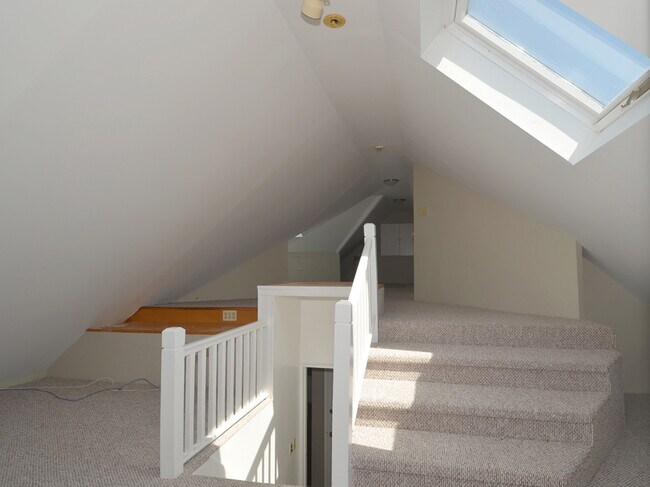 Building Photo - 60 Ramona Ct