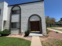 Building Photo - 3 Bedroom - 2  Bedroom - 1656 Sq. Ft - Cas...
