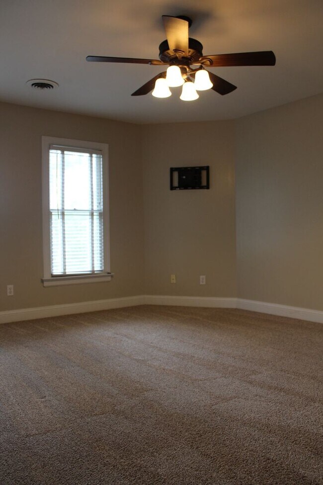 Building Photo - 149 S Marion Dr
