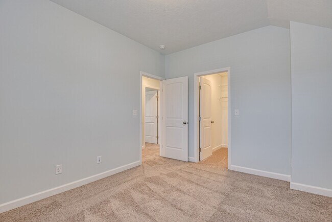 Building Photo - 926 Holbrook Dr