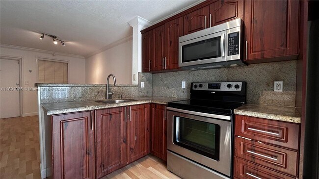 Building Photo - 2575 SW 27th Ave