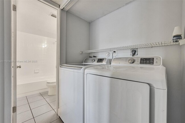 Building Photo - 3158 Coral Springs Dr