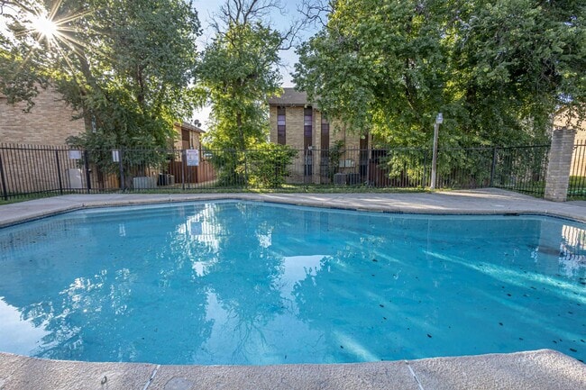 Building Photo - 100 Hillside Rd