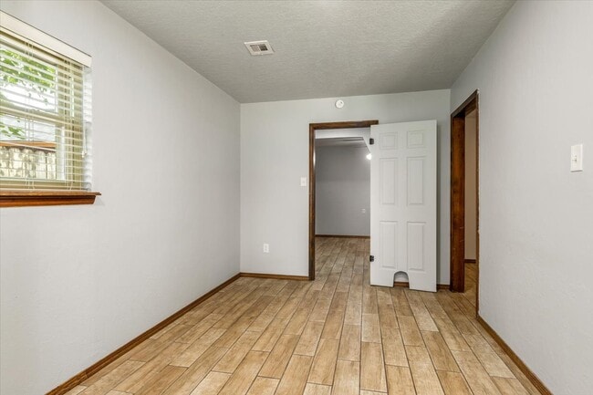 Building Photo - 2508 NE Turtle Creek Dr