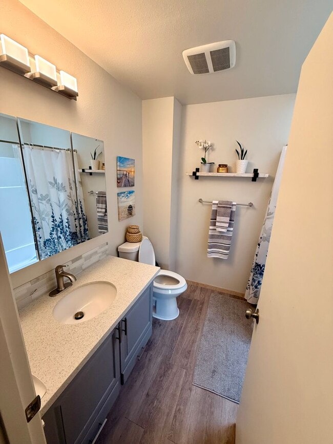 Building Photo - Charming 3 Bedroom Split-Level Home with Multiple Living Rooms & Spacious Back Yard