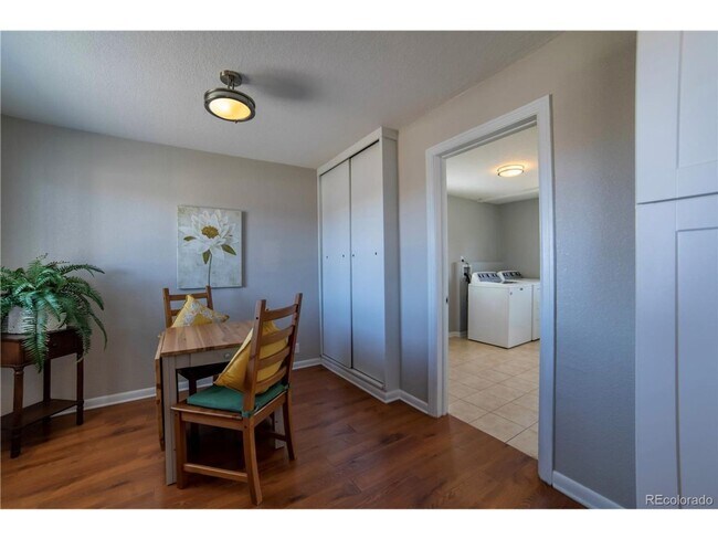Building Photo - Nicely Remodeled 2 bedroom Bungalow.