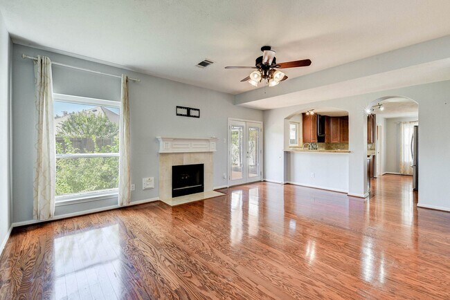 Building Photo - Stunning 4-Bedroom, 2.5-Bathroom Home with...