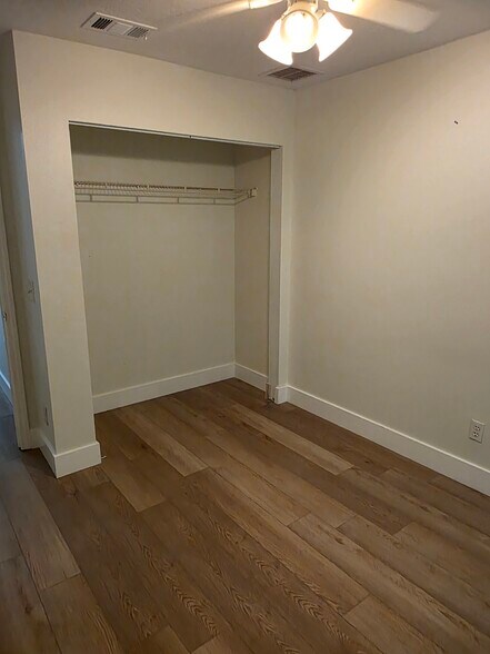 Building Photo - 512 13th Pl