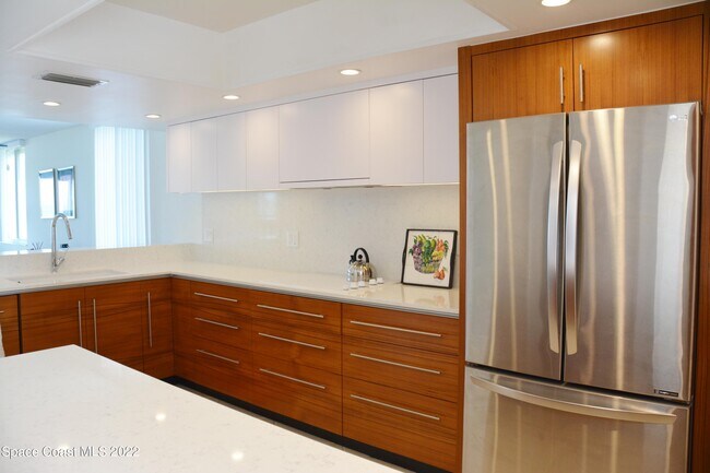 Building Photo - 1555 N Hwy A1A