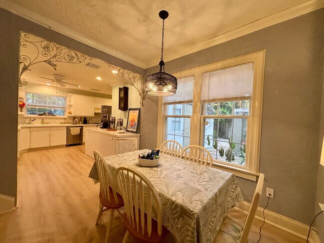 Building Photo - 441 28th St