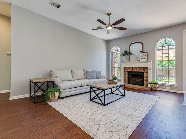 Building Photo - 1104 Quail Ln