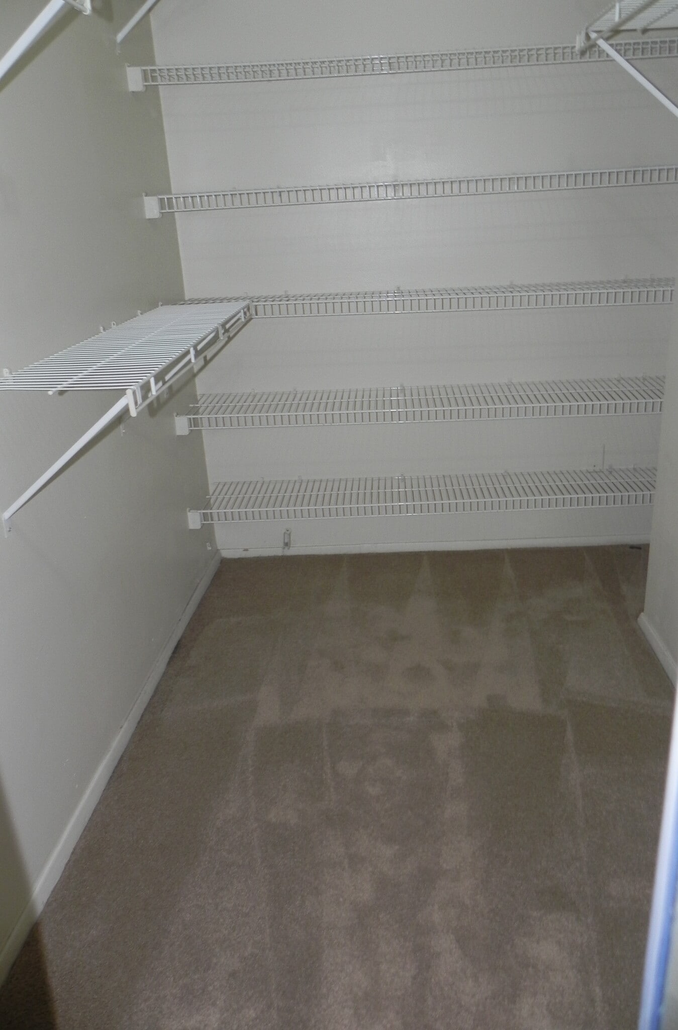 Building Photo - 125 Twin Oaks Dr