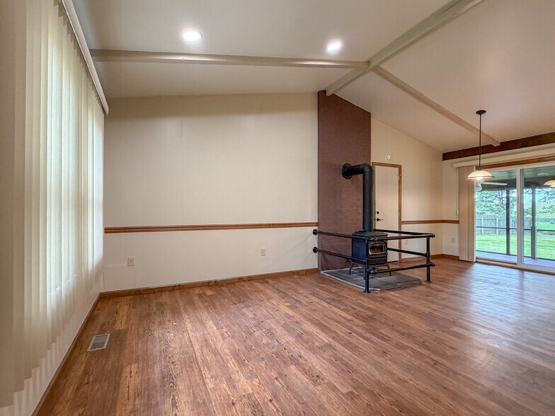 Building Photo - 60 Glenbrook Rd