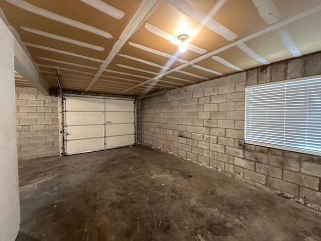 Building Photo - SPACIOUS 3-BEDROOM HOME NEAR OREGON TECH AND SKY LAKES  Located just 1.5 miles from Oregon Tech a...