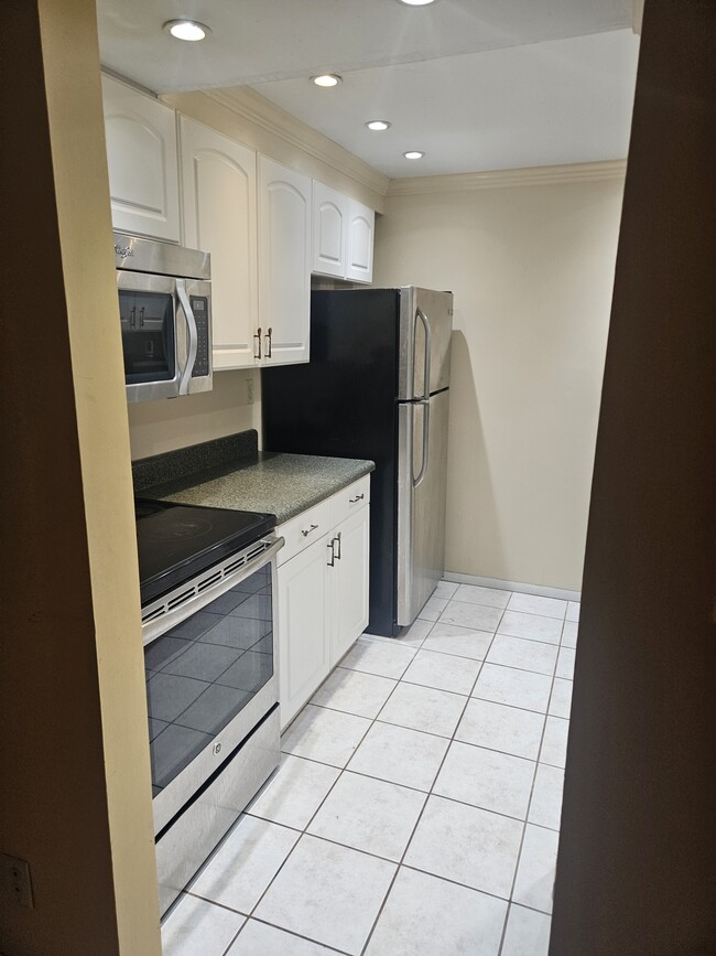 Building Photo - 4125 NW 88th Ave