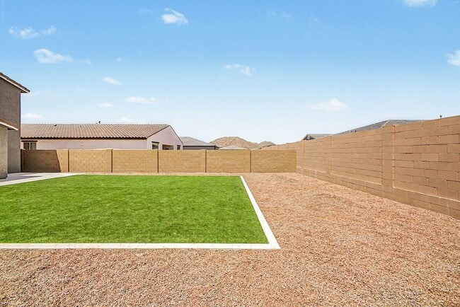 Building Photo - 7598 W Smoketree Dr
