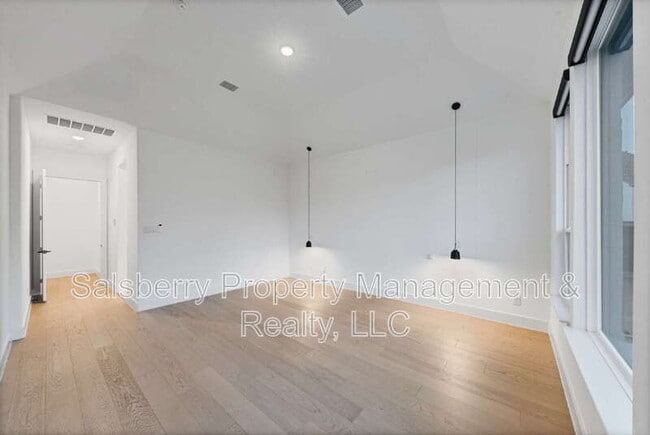 Building Photo - 1790 Coopers Hawk Dr