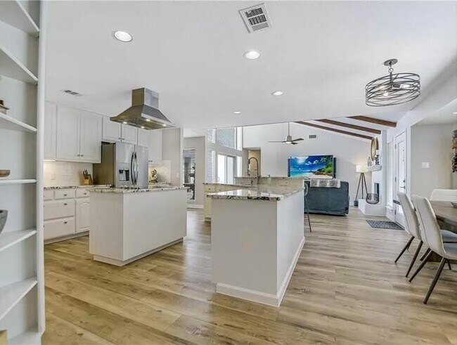 Building Photo - 1100 St Williams Ave