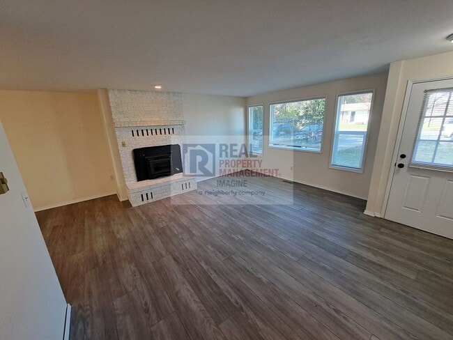 Building Photo - Newly Updated 3 Beds, 2 Bath Home on Quiet Street