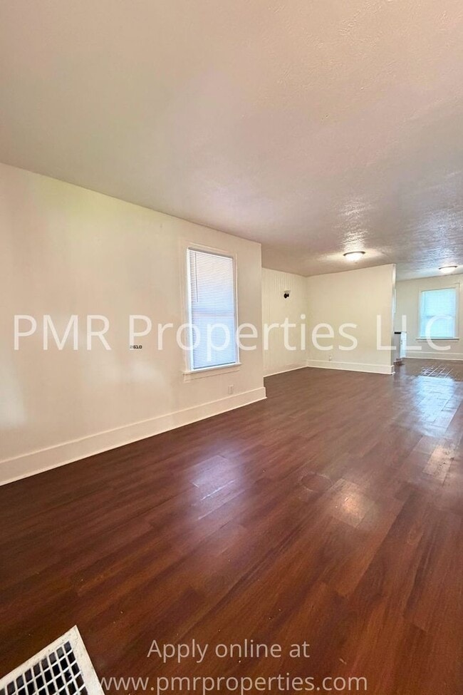 Building Photo - 2 Bedrooms/1 Bathroom House