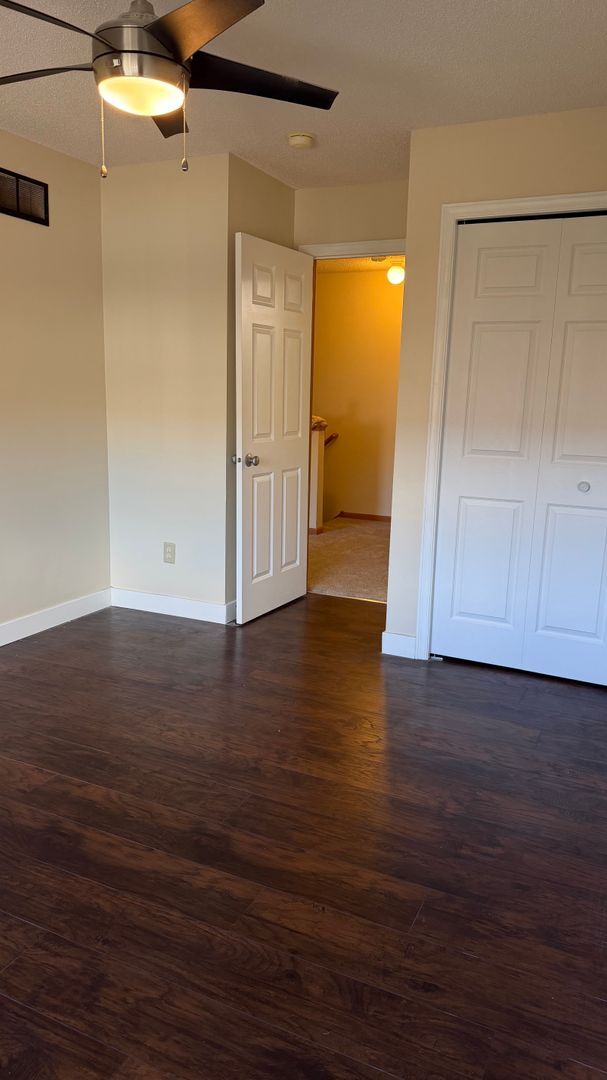 Building Photo - Freshly painted 3BD/2BA Townhome * Rosemount * Available Now