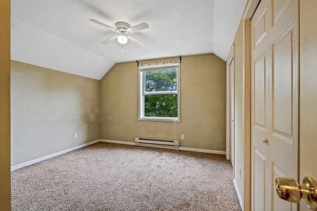 Building Photo - MUST SEE 5BD/2BA in Como near U of M! Avail. 9/1/26