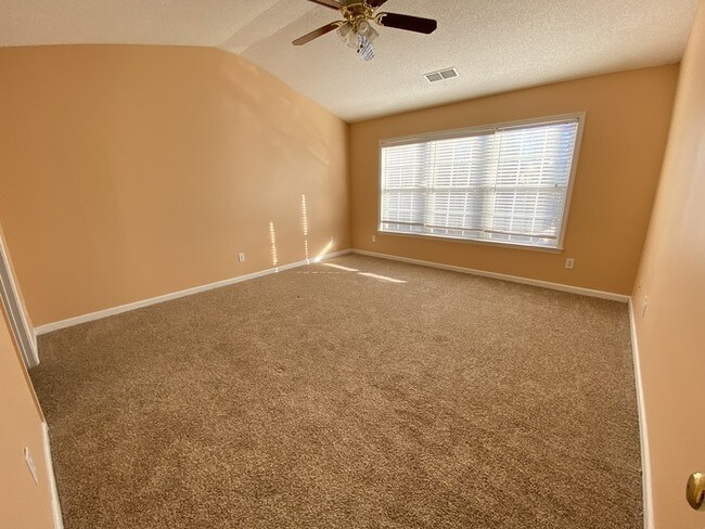 Building Photo - Beautiful house with finished basement