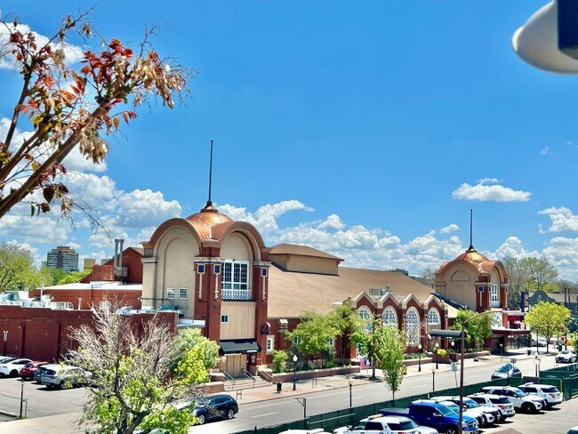 Building Photo - Charming Historic Condo in the Heart of Up...