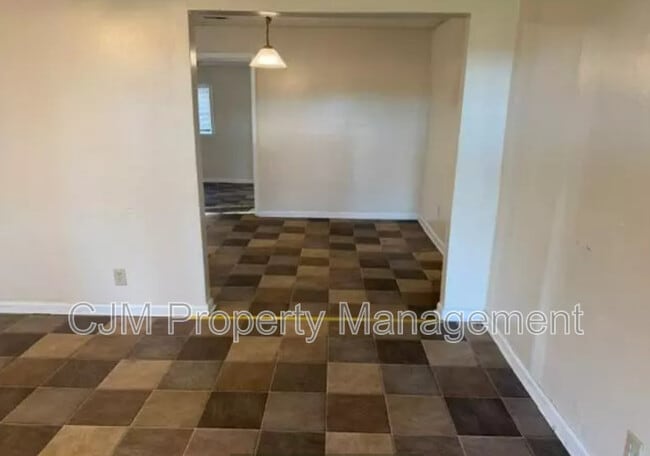 Building Photo - 569 E Main St