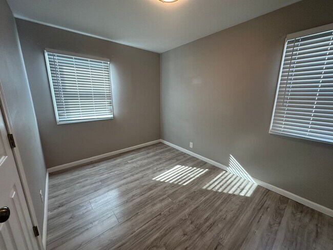 Building Photo - 181 Gibson St