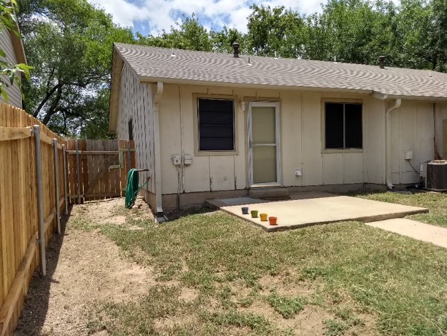 Building Photo - 1620 W Braker Ln