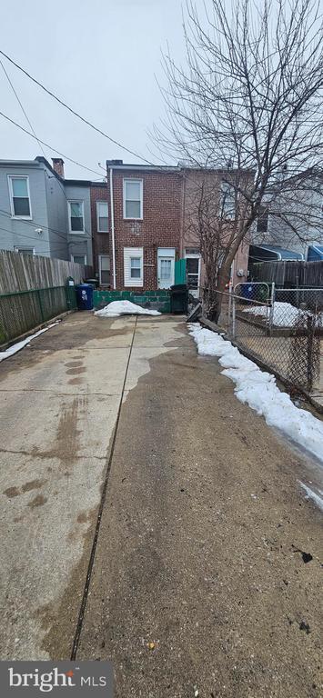 Building Photo - 411 Bonsal St