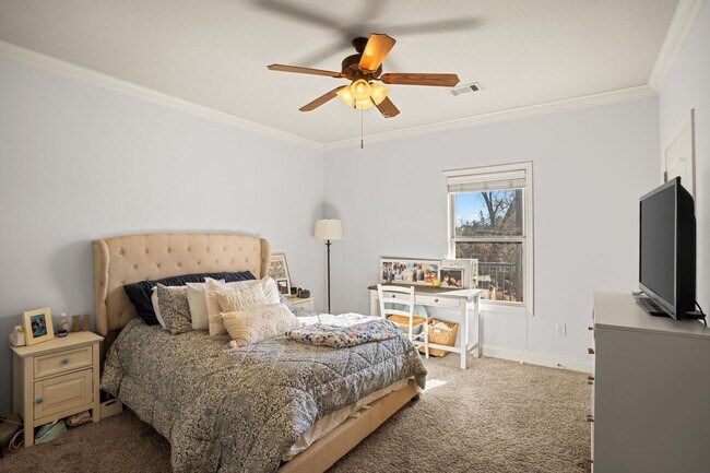 Building Photo - Plainsview Condo | 2 Bed 2 Bath