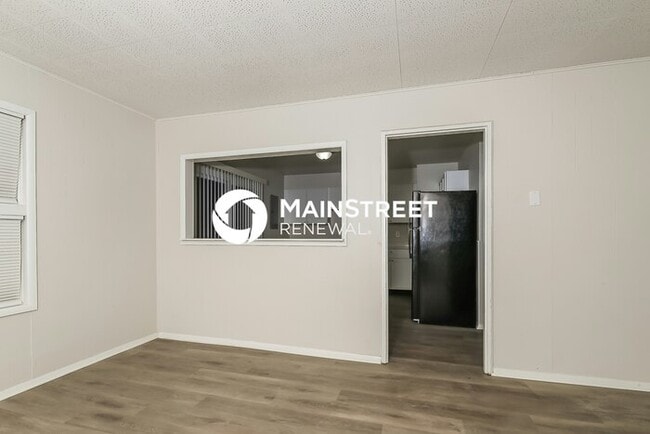 Building Photo - 3 Bedroom Pet-Friendly Home in Indianapolis, IN with Main Street Renewal